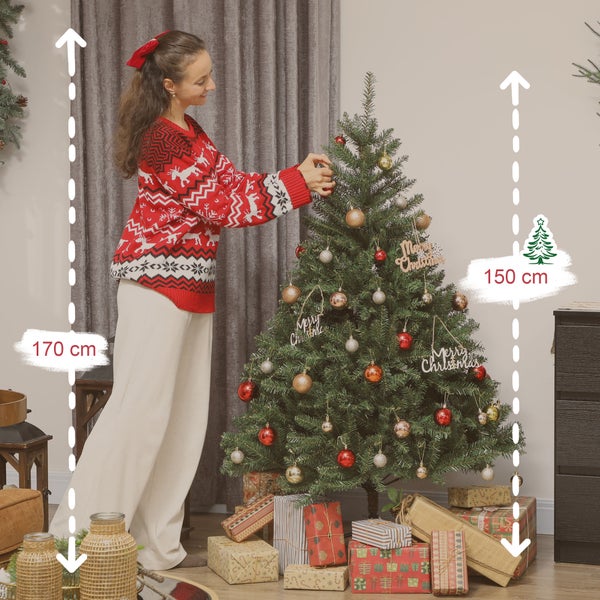 Eine 170 Zentimeter große Frau dekoriert einen künstlichen Weihnachtsbaum mit einer Höhe von 150 Zentimeter. Geschenke liegen unter dem Baum.