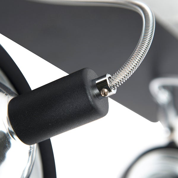 Detailaufnahme einer Leuchte mit flexiblem Arm