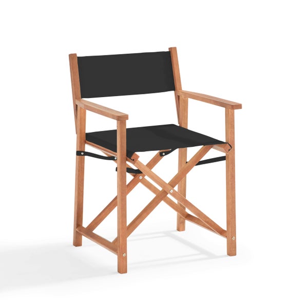 Klappbarer Regiestuhl aus Holz mit schwarzer Sitzfläche und Rückenlehne aus Textil.