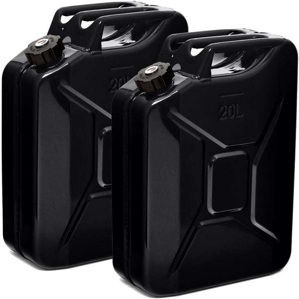 Dekoriertes Wohnzimmer mit Sofa, Kissen, Beistelltisch und Zimmerpflanzen.