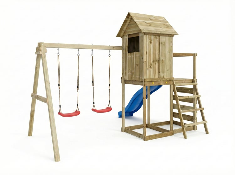 Spielturm aus Holz mit zwei roten Schaukeln, einer blauen Rutsche, einem Spielhaus mit Dach und einer Leiter.
