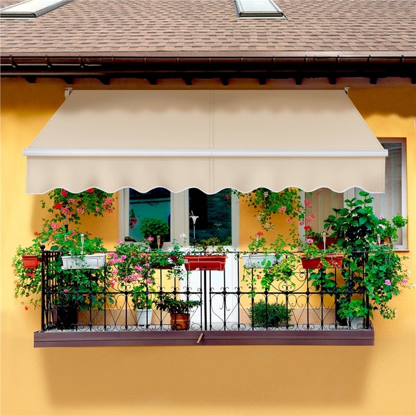 Balkon mit Markise und Blumenkästen