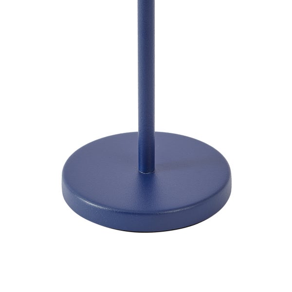 Blauer runder Lampenfuß aus Metall mit schmaler Stange.