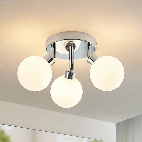 Deckenleuchte mit drei runden Lampen