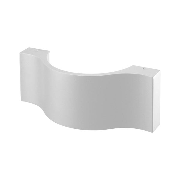 Moderne, silberfarbene Außenwandleuchte in geschwungener Wellenform aus Metall.