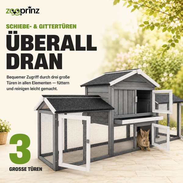 zooprinz Logo. Heller Kleintierstall aus grauem Holz mit drei weißen Gitter- und Schiebetüren, zwei Ebenen und integriertem Freilaufgehege.