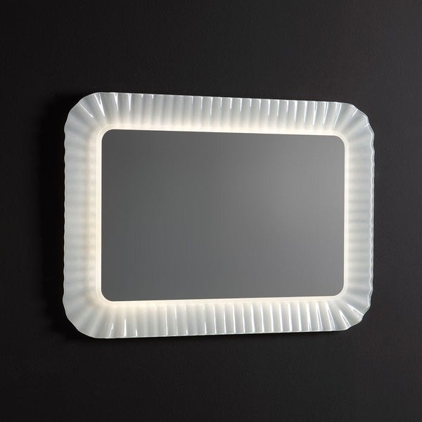 Spiegel mit Rahmen aus geschmolzenem Weißglas und LED