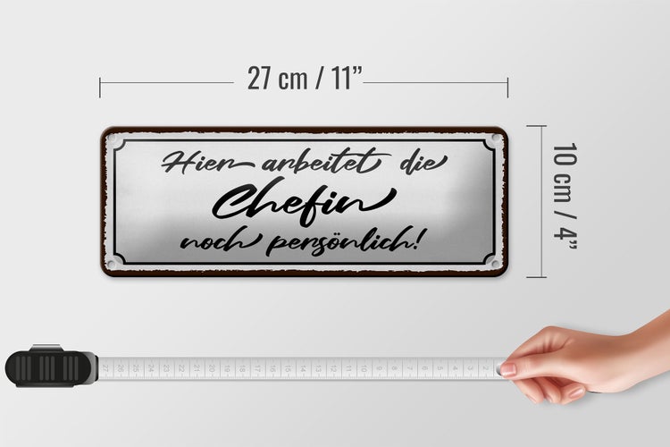 Blechschild Spruch 27x10cm hier arbeitet die Chefin noch Dekoration