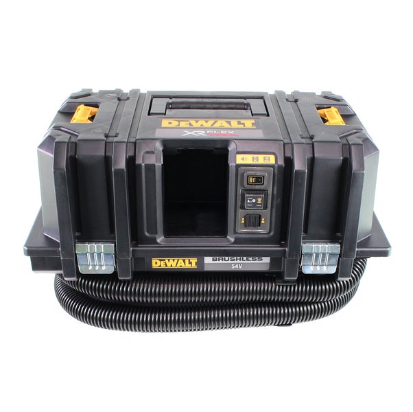 DeWALT XR FLEXVOLT 54 Volt bürstenloser Akku-Staubsauger im TSTAK Gehäuse mit Saugschlauch und Metallverschlüssen.