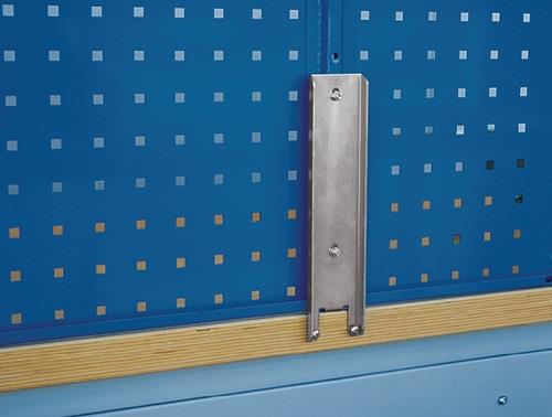 Werkstattwagen mit mehreren Schubladen, davon eine mit Fächern