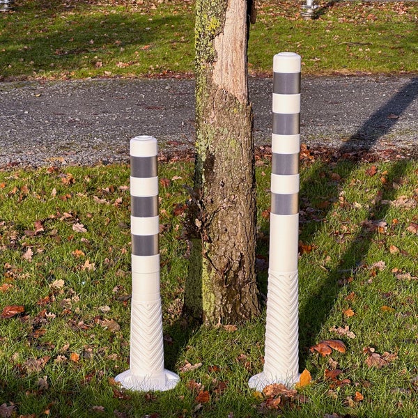 1 Stück  Absperrpfosten Poller flexibel weiß, schwarz reflektierende Folie, selbstaufrichtend inkl. Befestigung 100cm