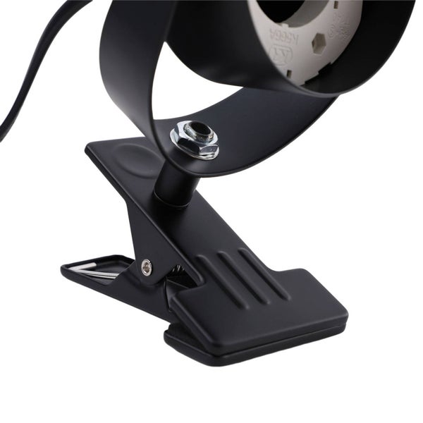 Detailaufnahme einer schwarzen Klemmleuchte