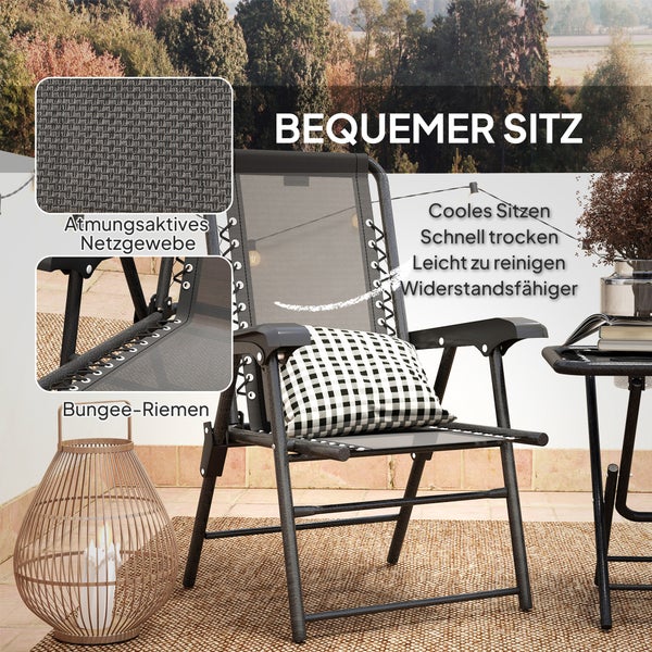 Bequemer Gartenstuhl mit atmungsaktivem Netzgewebe und Bungee-Riemen auf einer hellen Terrasse mit Beistelltisch und Laterne.