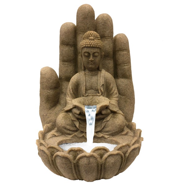 Zimmerbrunnen mit sitzender Buddha-Figur in einer Lotusblüte vor einer großen Hand, Steinoptik.
