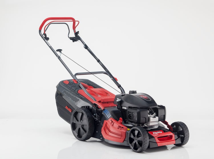AL-KO Benzinrasenmäher mit Honda Motor und Grasfangkorb für die Rasenpflege im Garten.