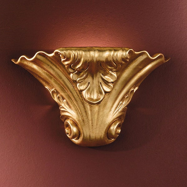 Dekorative Wandkonsole in klassischem Design mit floralen Verzierungen und gewelltem Rand.