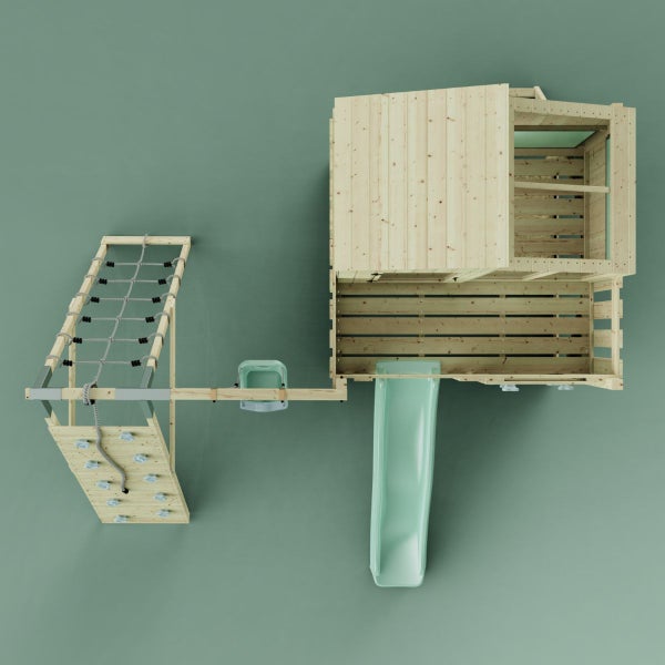 Draufsicht auf ein Spielhaus aus Holz mit Rutsche, Kletterwand und Kletternetz