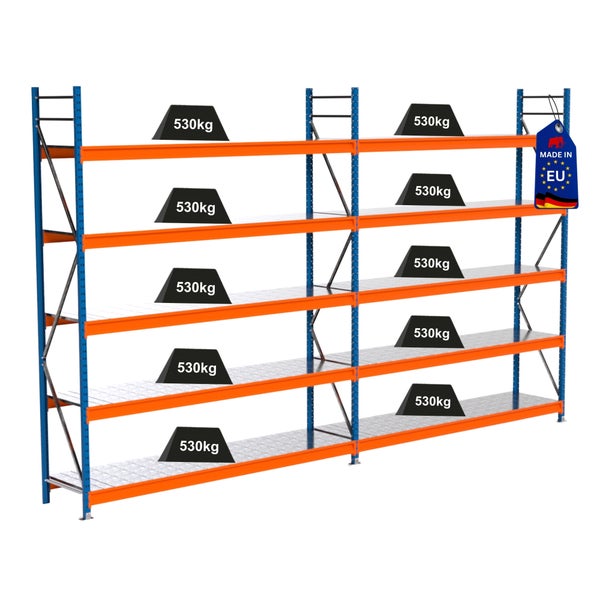 Belastetes Lagerregal mit dem Made in EU Siegel