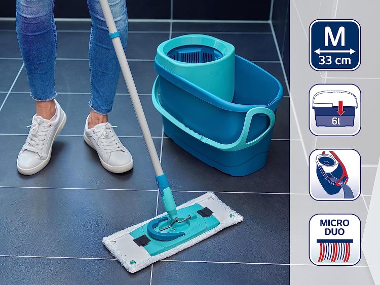 Leifheit Set CLEAN TWIST M Flachwischer Ergo 2.0, Bodenwischer mit 1x Mikrofaser Bezug für alle glatten Böden & 1x elektrostatischem Staubtuch, Wischmopp mit Click-System, Mop mit Schleudertechnologie