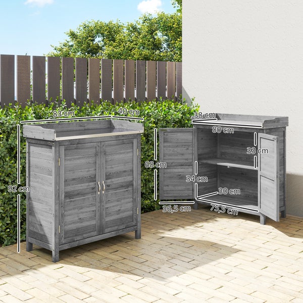 Grauer Gartenschrank aus Holz mit Arbeitsfläche, geschlossen und offen mit Maßen: 92 Zentimeter hoch, 83 Zentimeter breit, 40 Zentimeter tief.