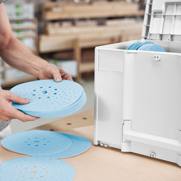 Detailansicht einer geflochtenen Kunststoffmatte