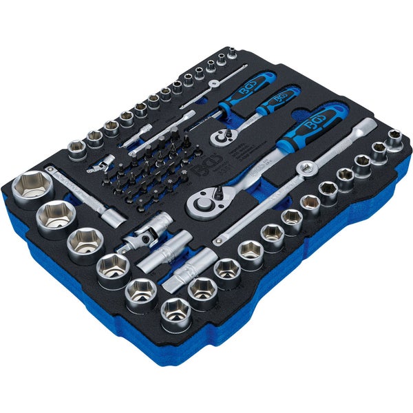 Wohnzimmer mit Luxtrail Schienensystem und der Aufschrift: Mit allen Luxtrail Komponenten kombinierbar