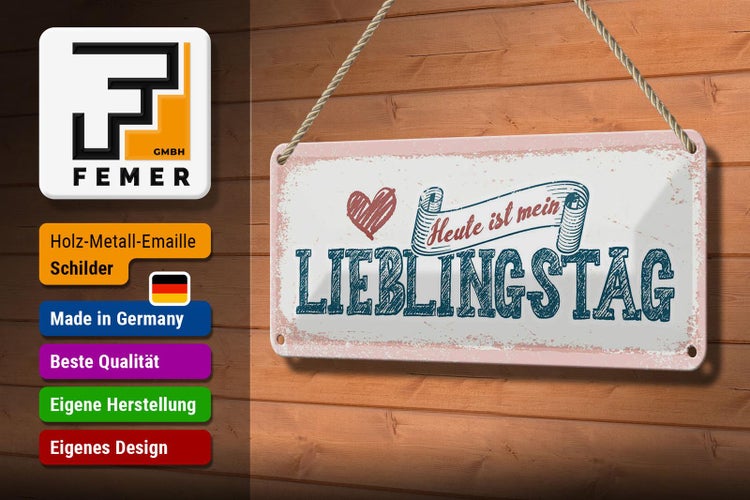 Dekoratives Metallschild mit der Aufschrift 'Heute ist mein Lieblingstag' an einer Kordel