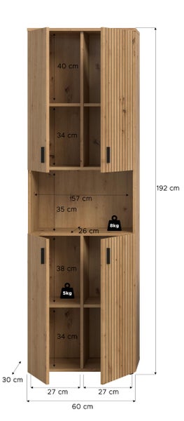 Badezimmer-Hochschrank in Holzoptik mit vertikalen Lamellen, offenem Fach und schwarzen Griffen in einem hellen, modernen Badezimmer.