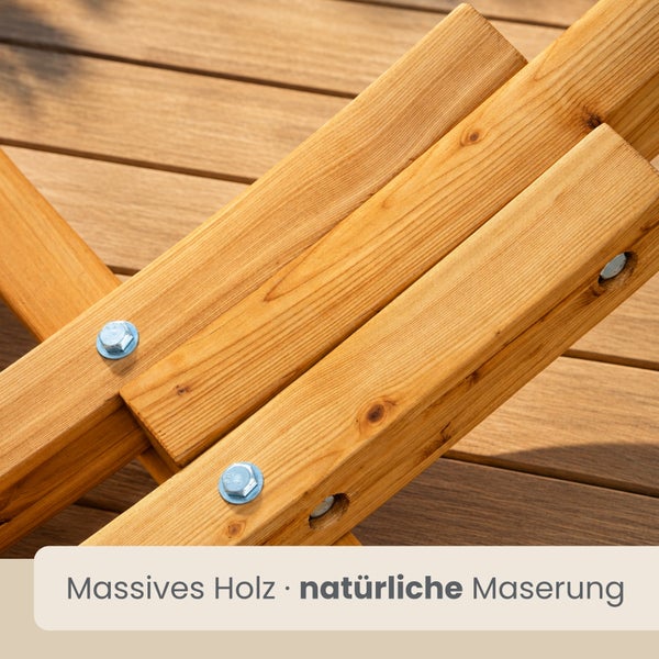 Detailaufnahme von Massivholz-Balken mit natürlicher Maserung und Schraubverbindungen.