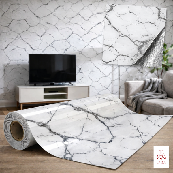 Selbstklebende Dekorfolie mit Marmormuster im Wohnzimmer