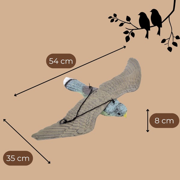 Vogelschutz: Falke als Vogelscheuche mit den Maßen 54 cm x 35 cm x 8 cm