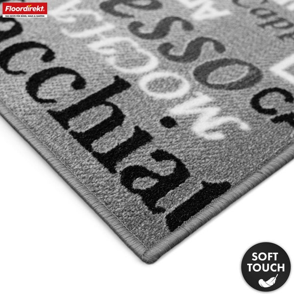 Grauer Teppich mit Schriftzug und Soft Touch Symbol