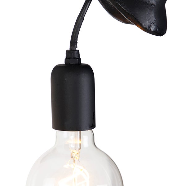 Detail einer Leuchte mit Glühbirne