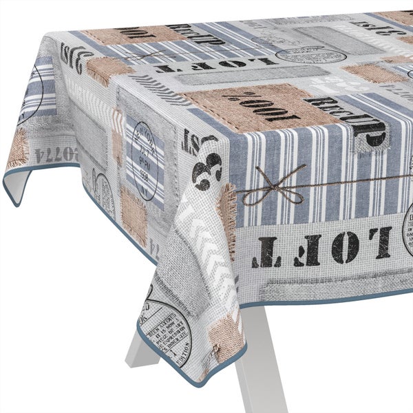 Tischdecke mit grafischem Muster auf einem Tisch