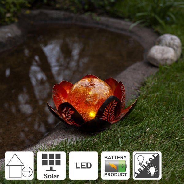 Dekorative Solarleuchte in Form einer Lotusblüte mit LED-Beleuchtung am Gartenteich