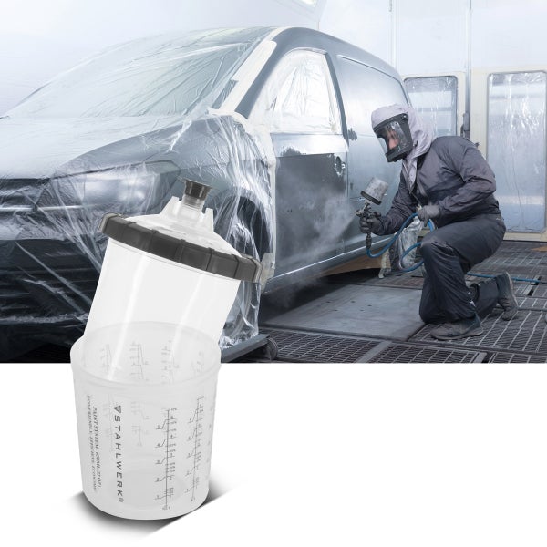 STAHLWERK Lackiersystem im Einsatz beim Lackieren eines Autos