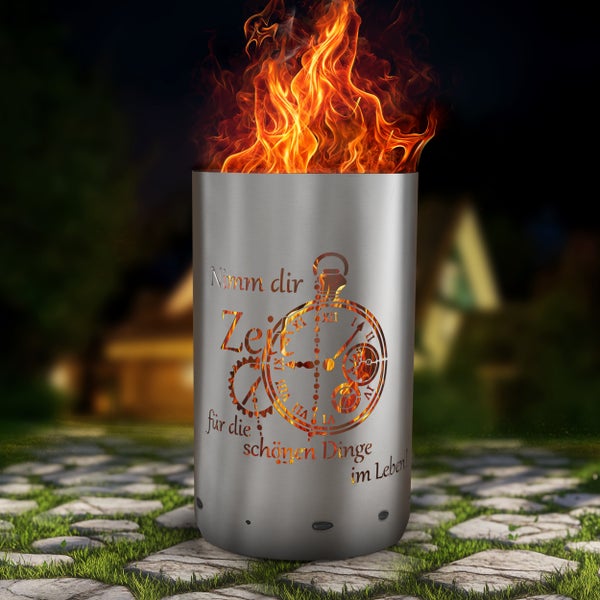 Feuersäule aus Metall mit Flammen und Uhr-Motiv für den Garten