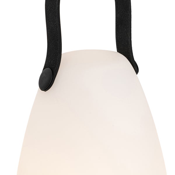 Detailansicht einer weißen Außenleuchte mit schwarzem Trageriemen aus Kunststoff.