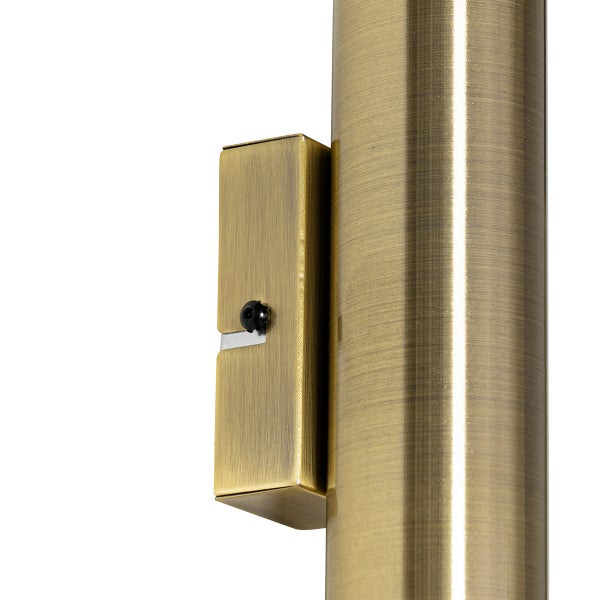 Detailaufnahme einer Wandleuchte aus Metall