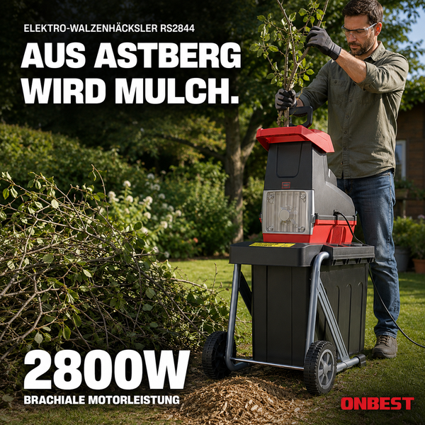 Ein Mann im Garten zerkleinert Äste mit einem Onbest Elektro-Walzenhäcksler RS2844. Das Gerät hat eine Leistung von 2800 Watt und steht auf dem Rasen.