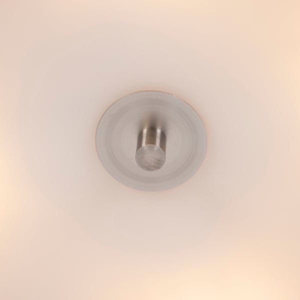 Metallhaken mit runder Basis aus gebürstetem Edelstahl.