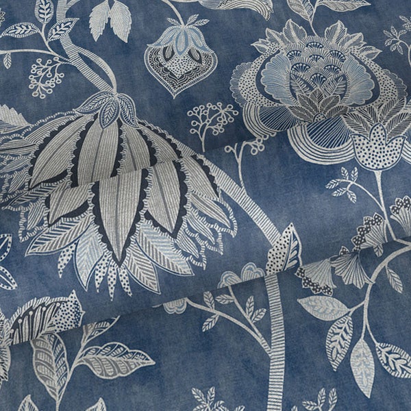 Dekorativer Stoff mit floralem Muster für vielfältige Anwendungen.