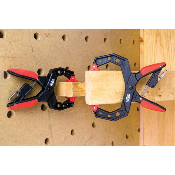 Werkzeugsatz für die Kfz-Reparatur mit verschiedenen Werkzeugen und Adaptern