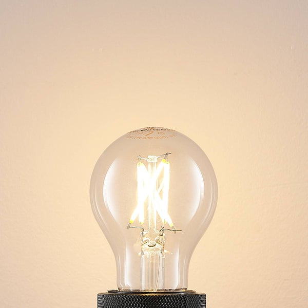 LED-Filament-Leuchtmittel aus klarem Glas mit warmweißem Licht in klassischer Birnenform.