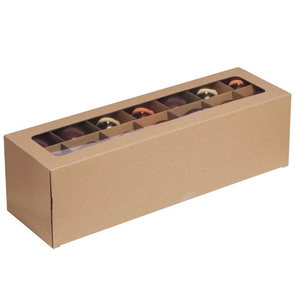 Karton mit Christbaumkugeln