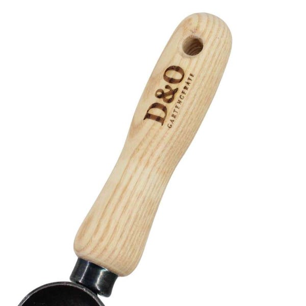 Unkrautstecher mit Holzgriff