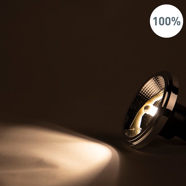 LED-Reflektorlampe mit Lichtkegel bei einhundert Prozent Helligkeit.