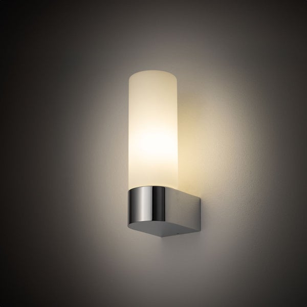 Wandleuchte mit zylindrischem Lampenschirm für Innenräume