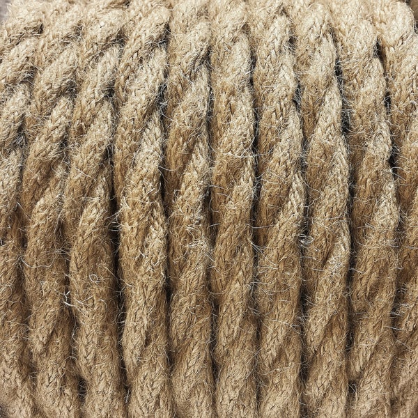 Nahaufnahme einer Juteschnur auf einer Rolle