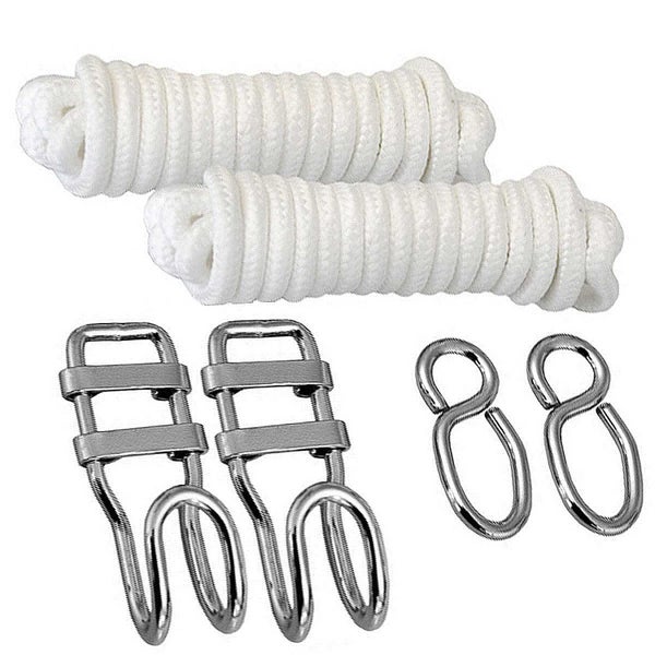Set mit zwei aufgewickelten Seilen, zwei Metallhaken und zwei Metallringen zur Befestigung von Sonnensegeln.